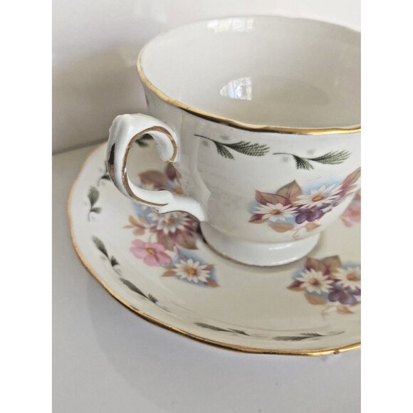 Colclough Bone China Tea Cup & Saucer (8238) Daisies - 1950's - Picture 6 of 13